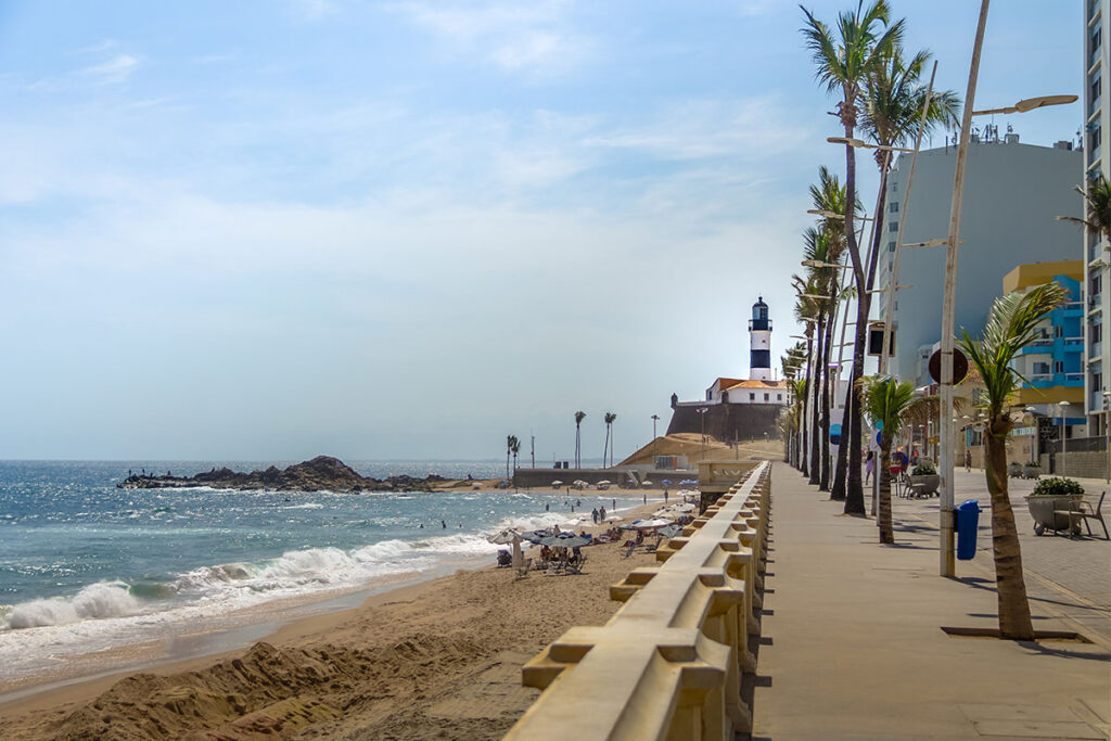 Playa Barra con Farol da Barra