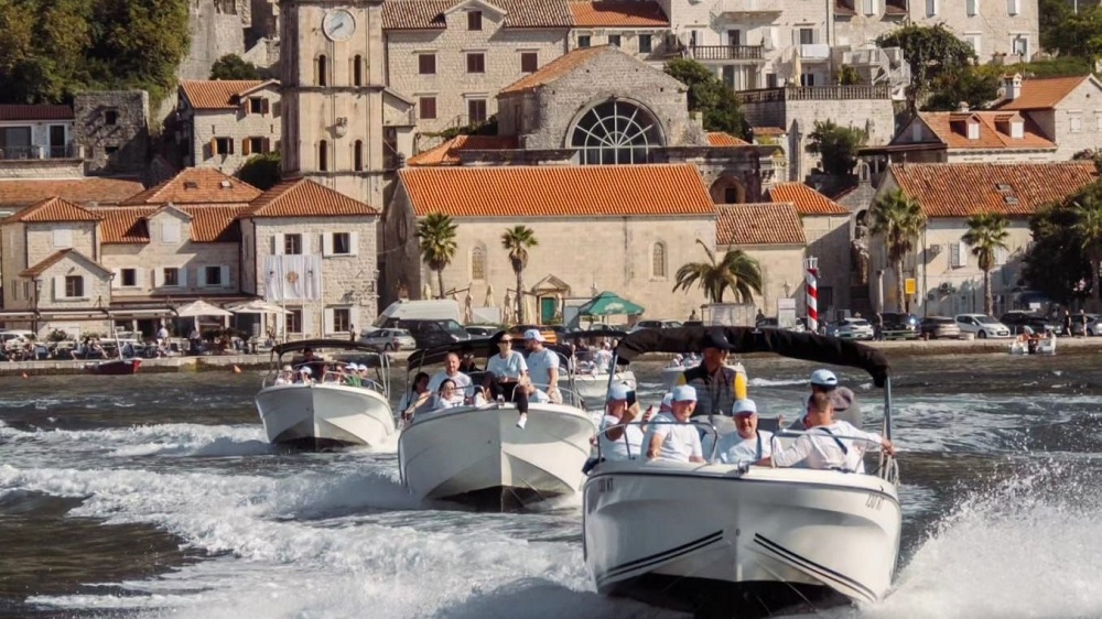 Bahía de Kotor: la joya secreta del Adriático 4 Aquaholic hero 1