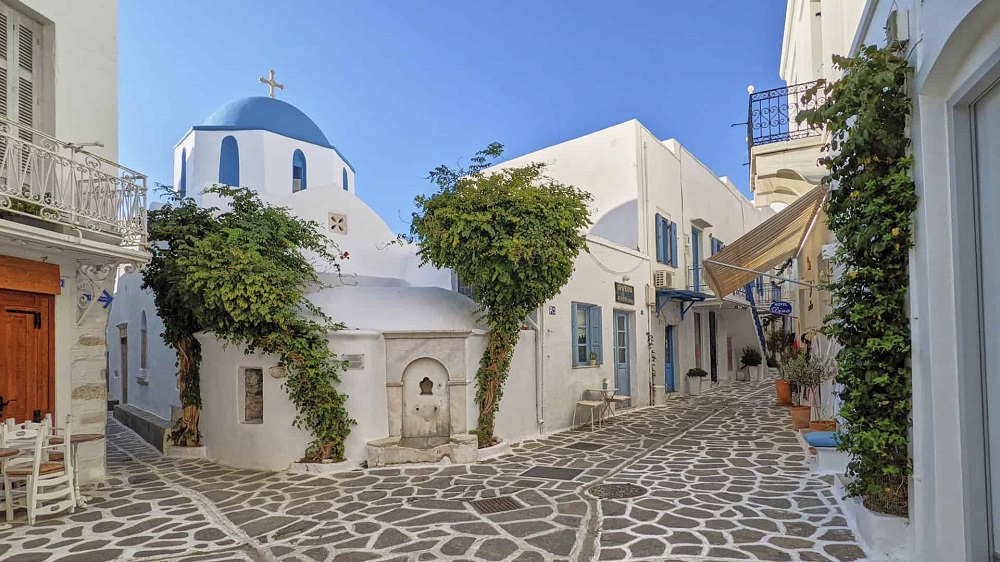 Paros y Naxos: las islas griegas que enamoran sin apuro 2 Orthodox Church near Hotel Dina Parikia